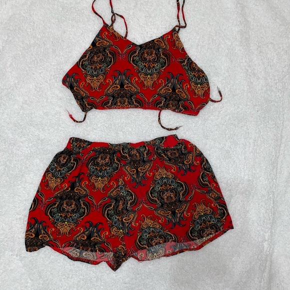 Matching short set - Picture 2 of 5